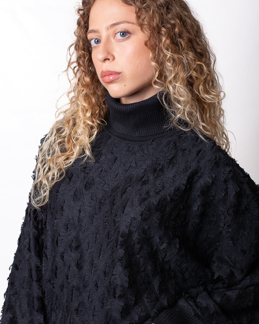 Maglia Twinset Actitude dolcevita con frange donna
