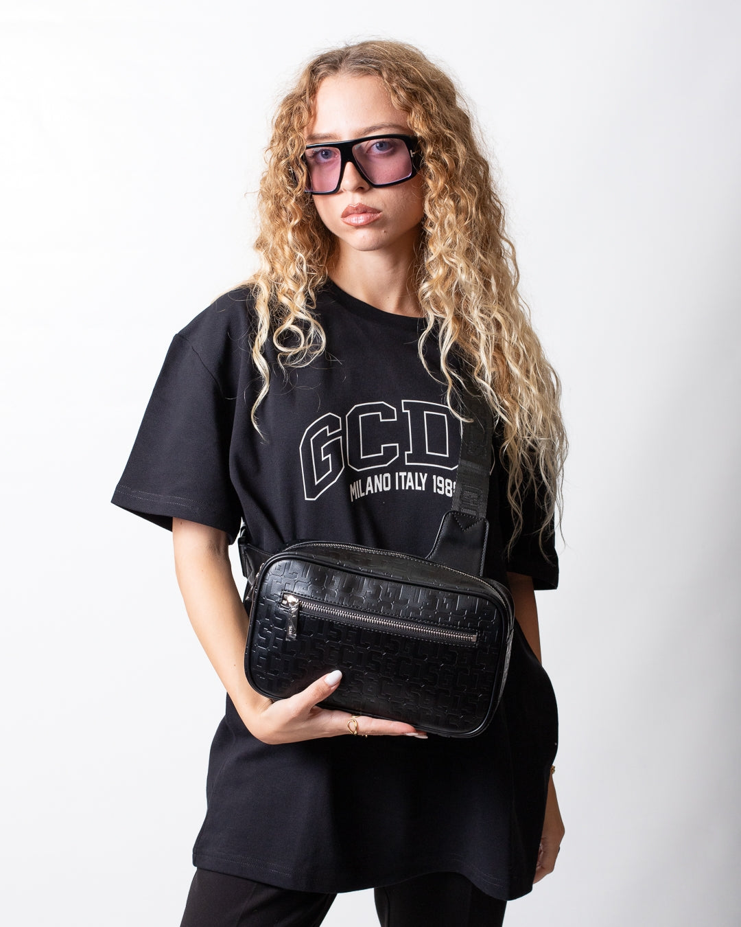 Tracolla GCDS in pelle con logo all-over