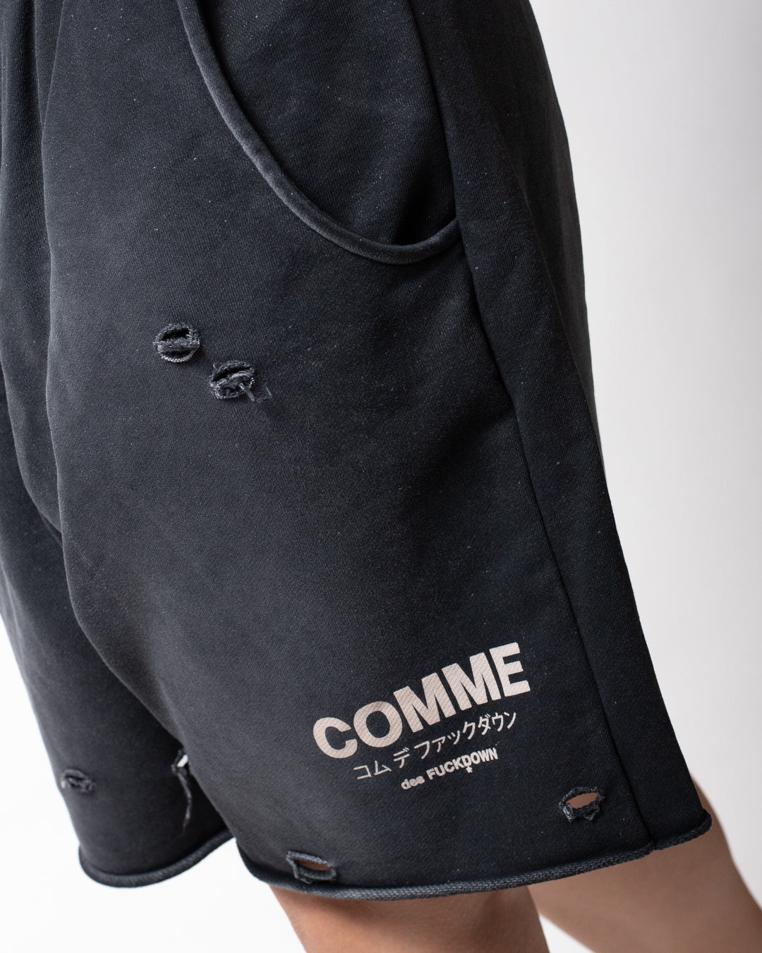 Bermuda Comme des Fuckdown in felpa con tagli donna
