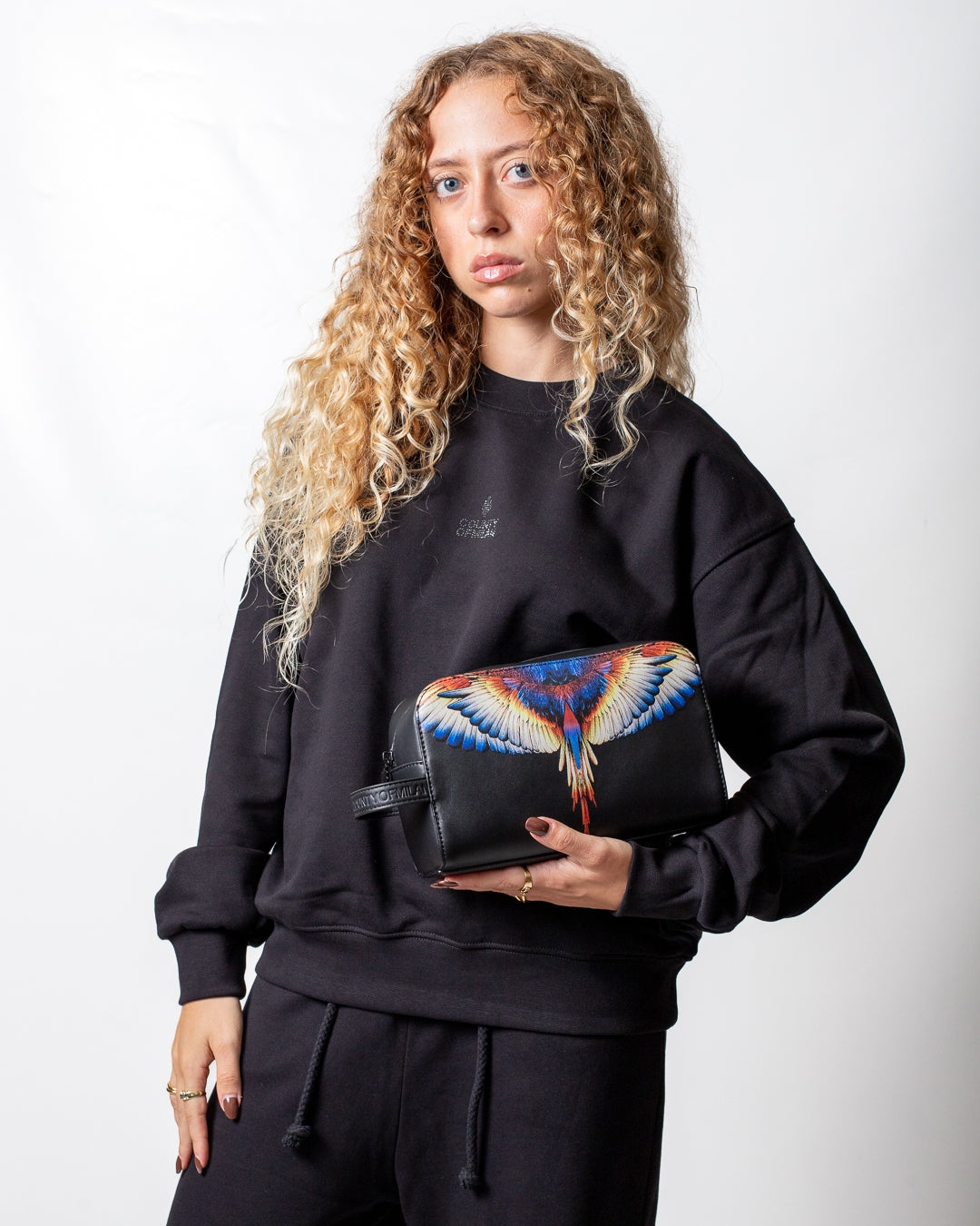 Pochette Marcelo Burlon beauty in ecopelle con logo wings colorfull