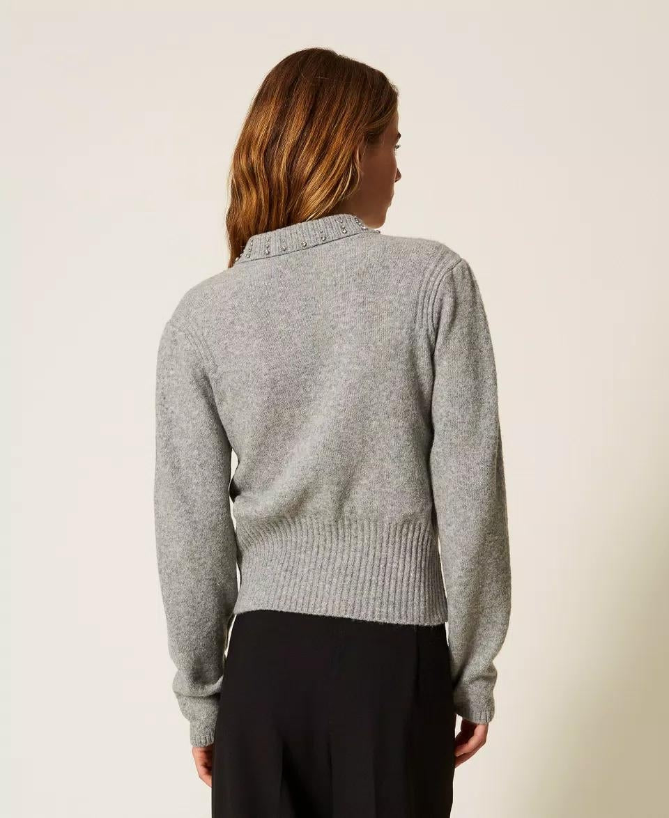 Maglia Twinset Actitude con colletto e gioielli donna