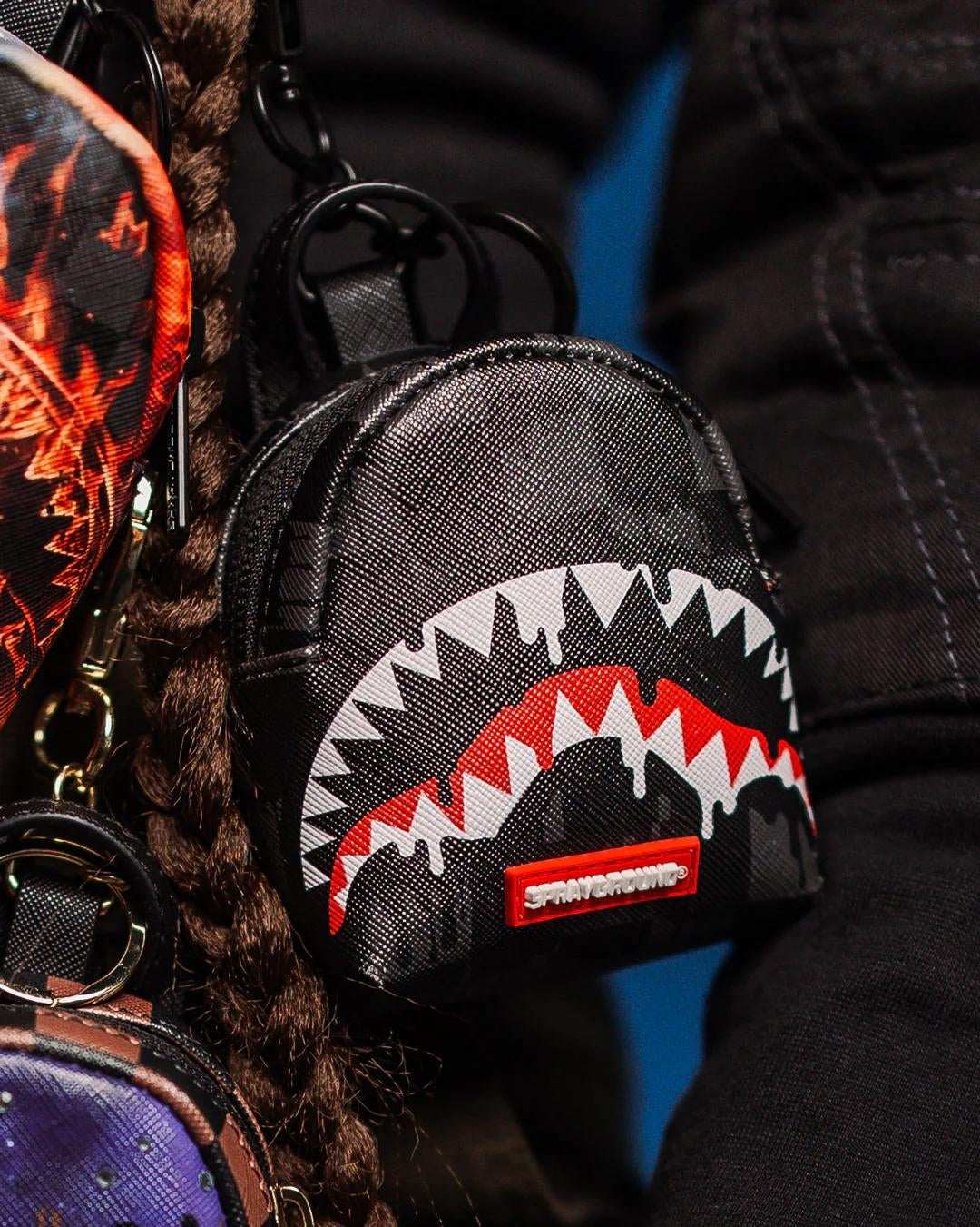 Portachiavi Sprayground nero Dripping sharks in paris backpack keychain