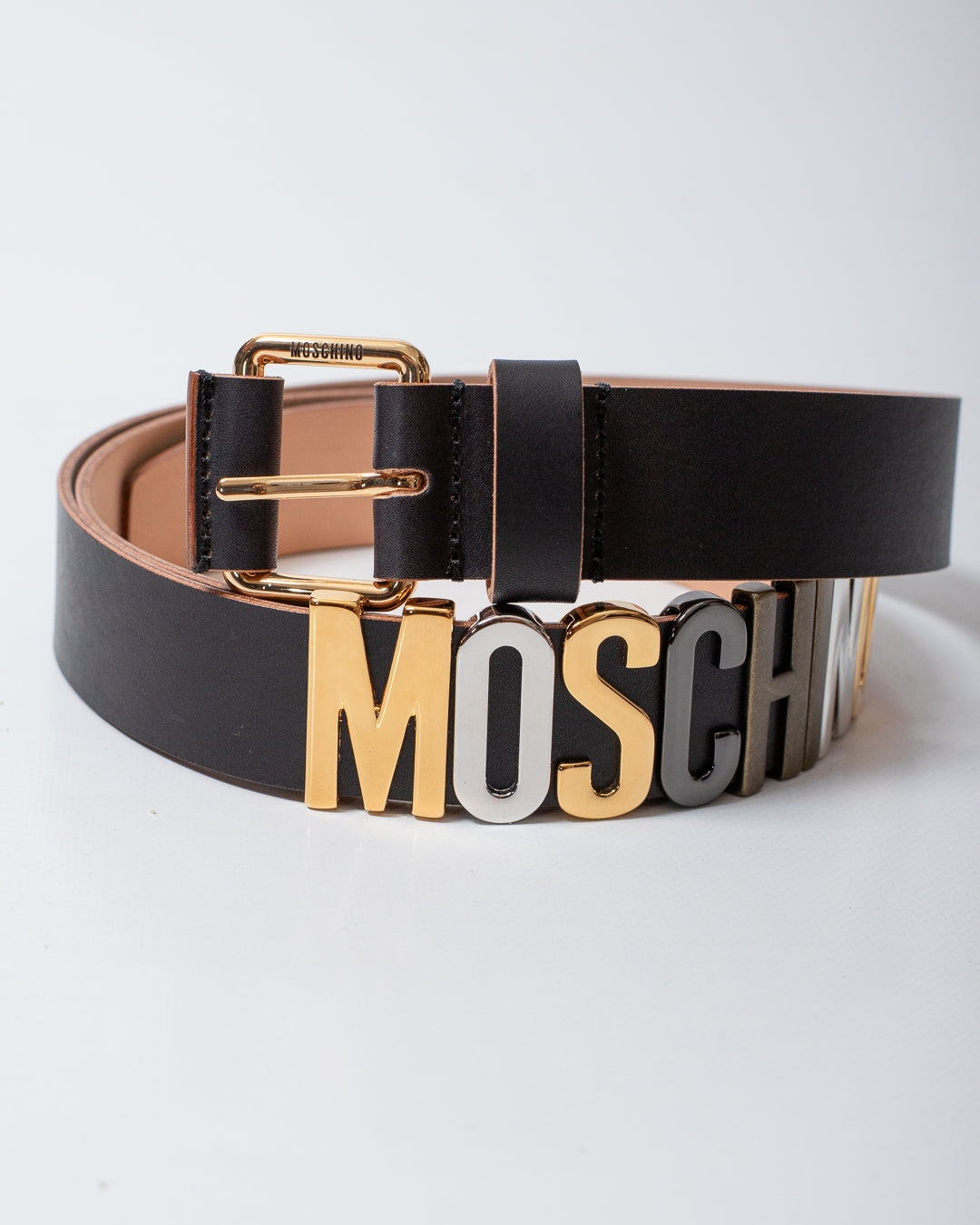 Cinta Moschino in pelle con logo in metallo