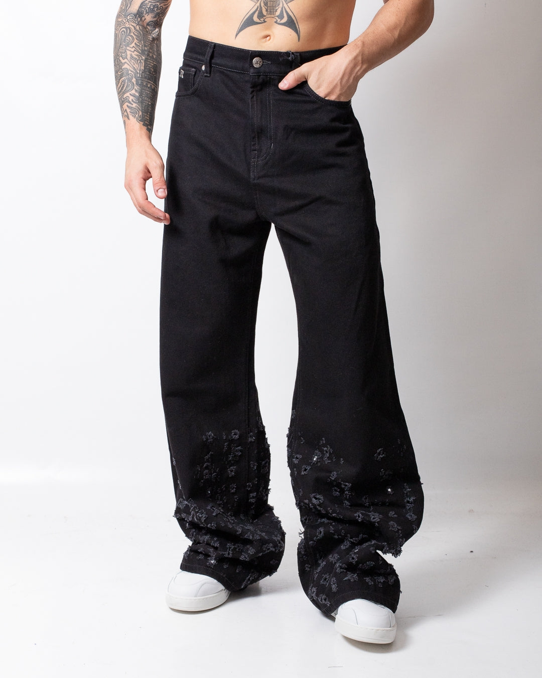 Jeans John Richmond baggy con tagli e logo patch uomo