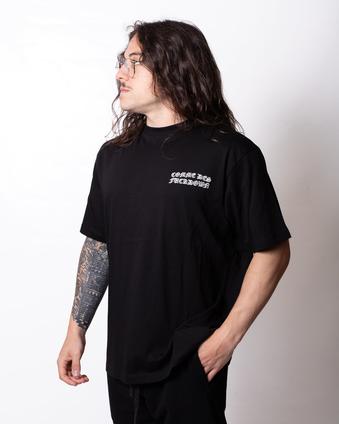 T-Shirt Comme des Fuckdown con logo gothic uomo