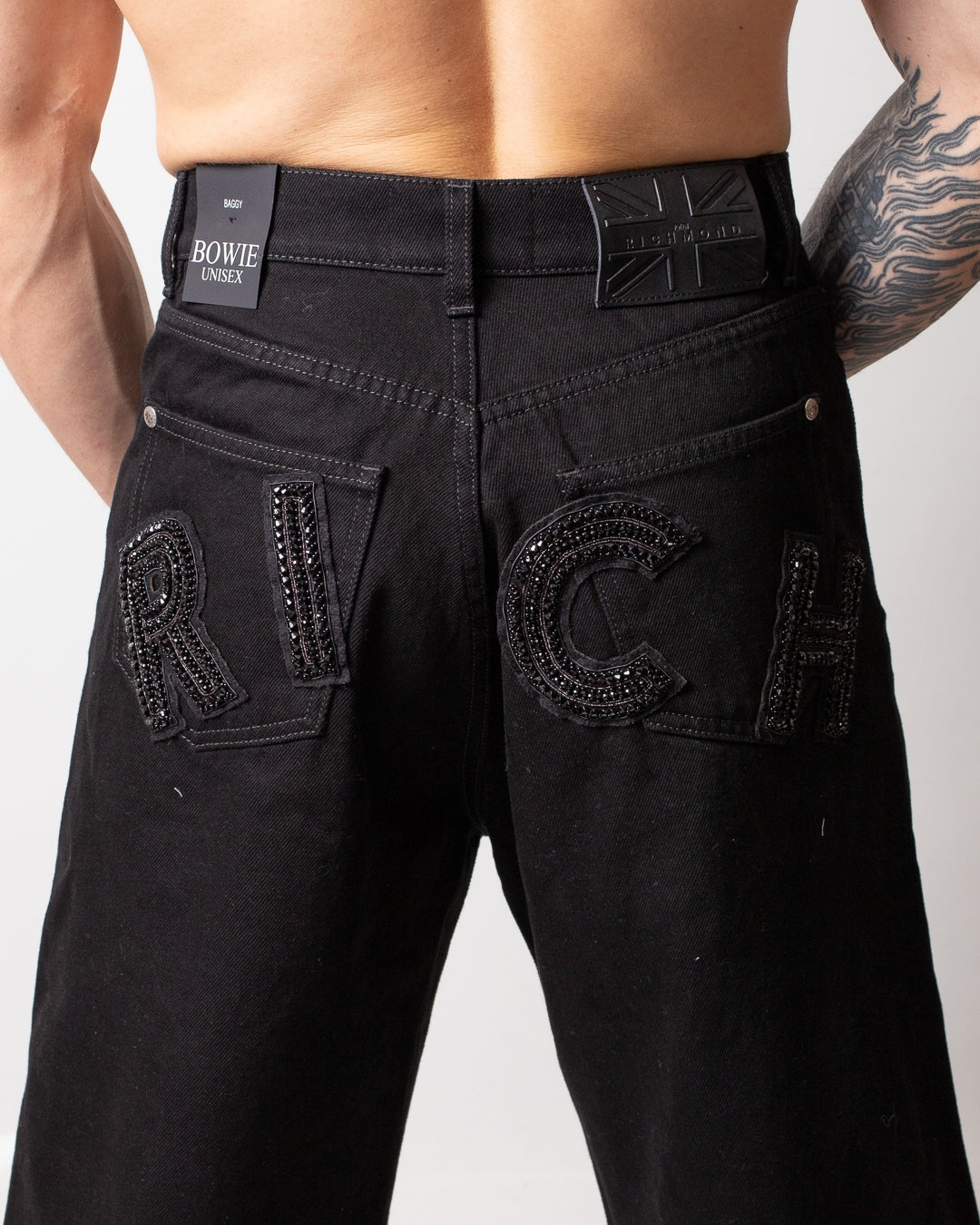 Jeans John Richmond baggy con tagli e logo patch uomo