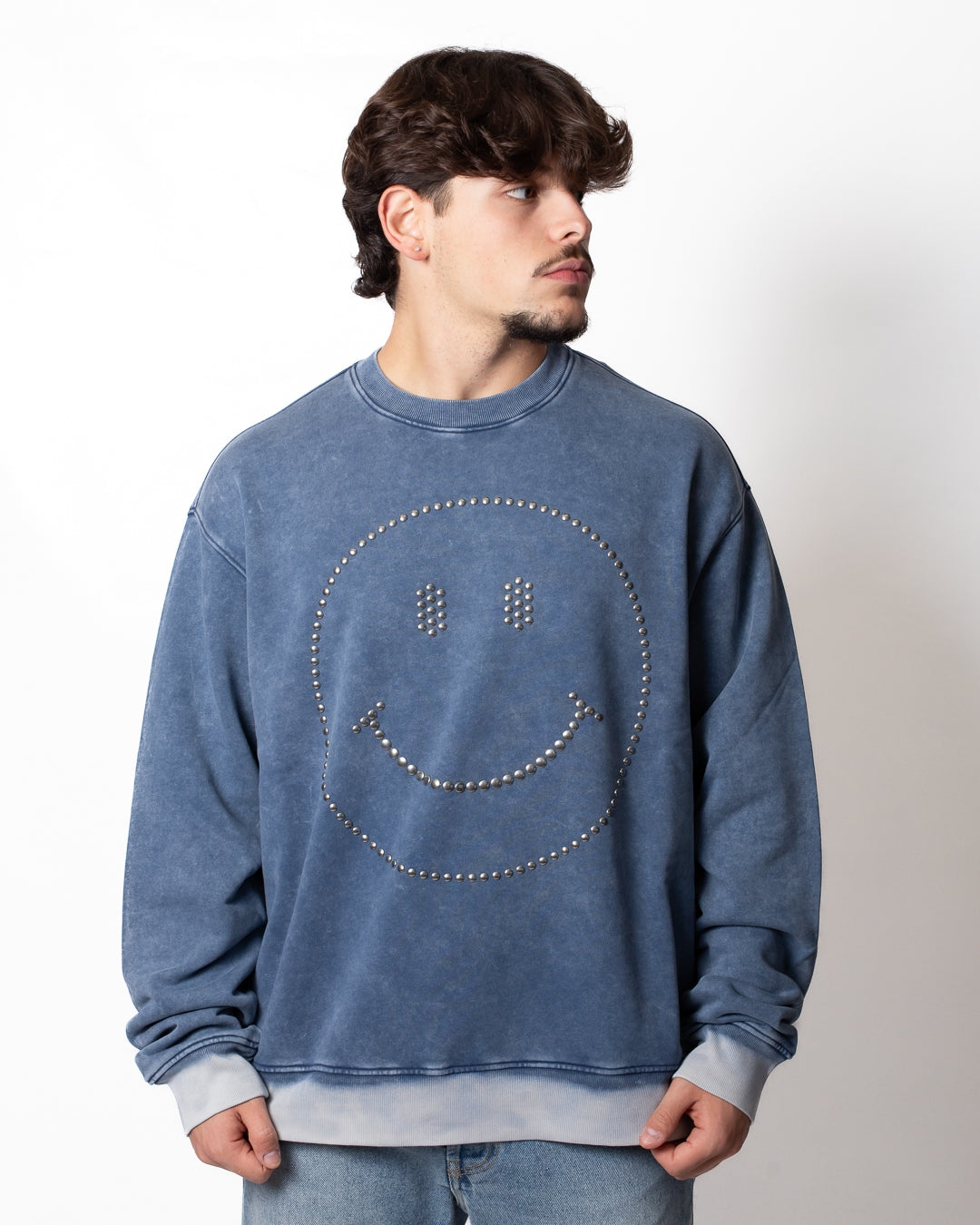 Felpa Moschino "Smiley" girocollo con borchie