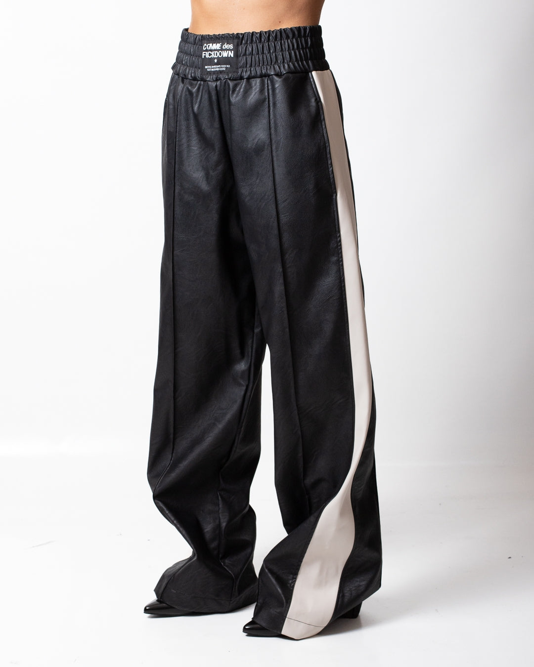 Pantalone Comme des Fuckdown in pelle con patch donna