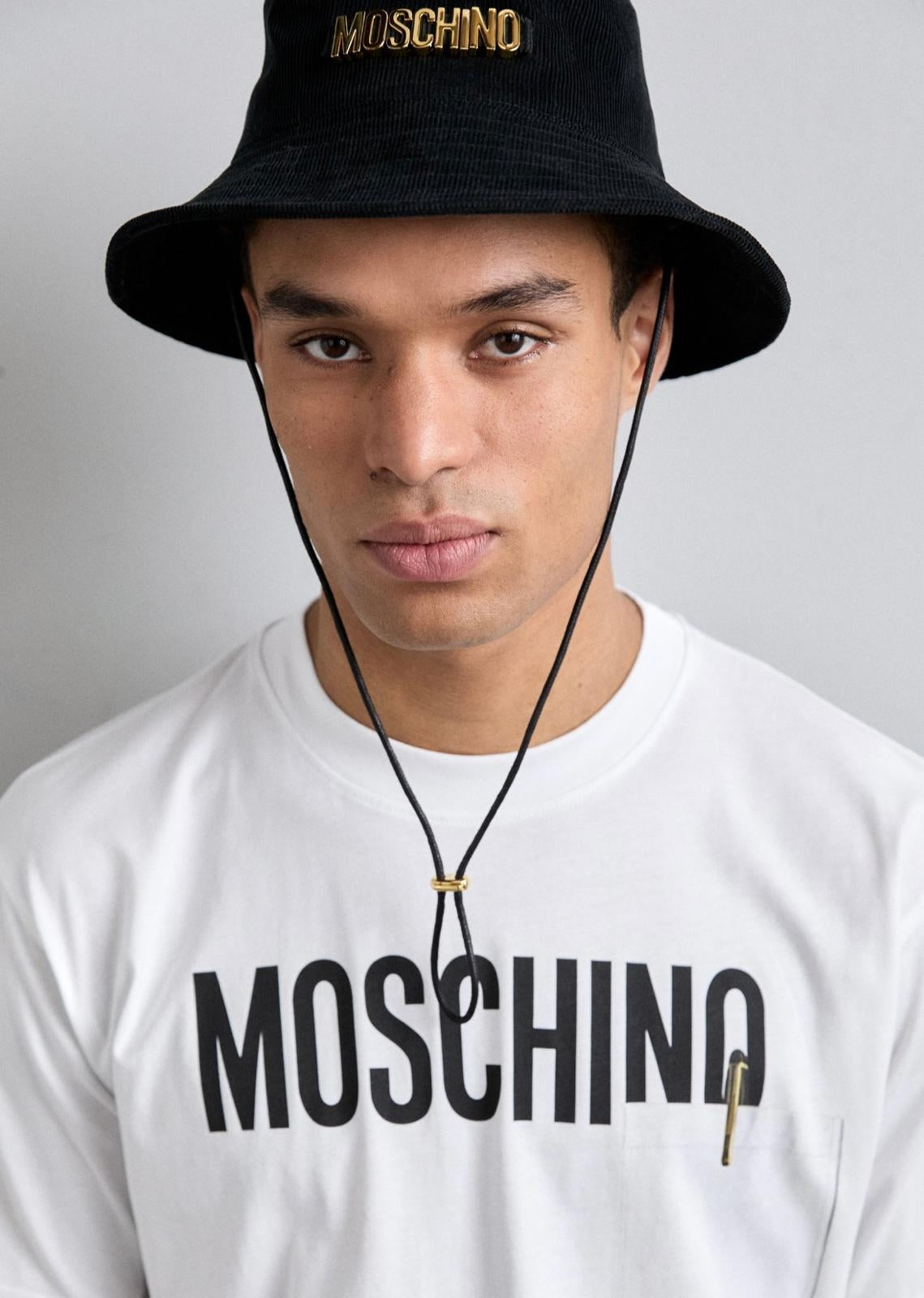 T-Shirt Moschino con maxi logo e taschino stampa uomo