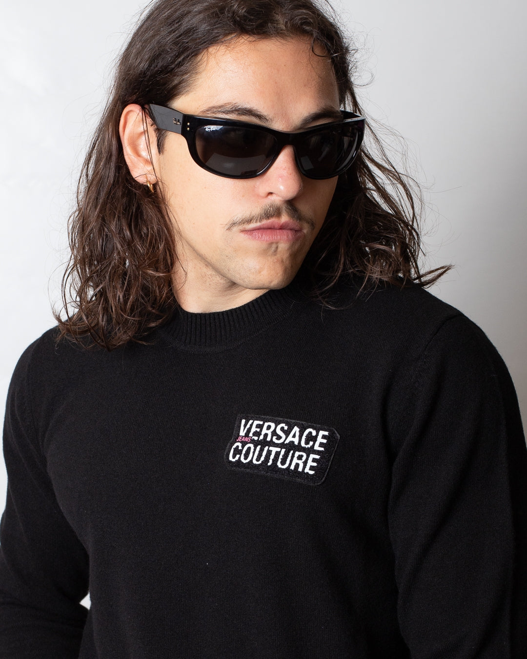 Maglia Versace Jeans Couture in misto lana con patch logata uomo