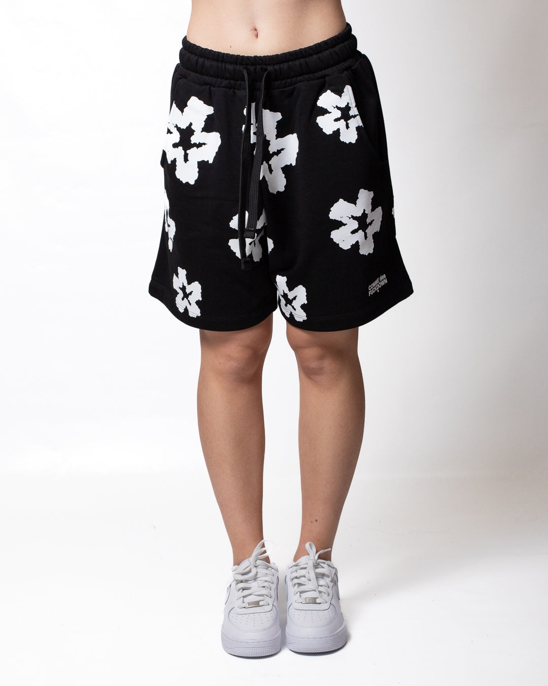 Bermuda Comme des Fuckdown in felpa con fiori all-over donna