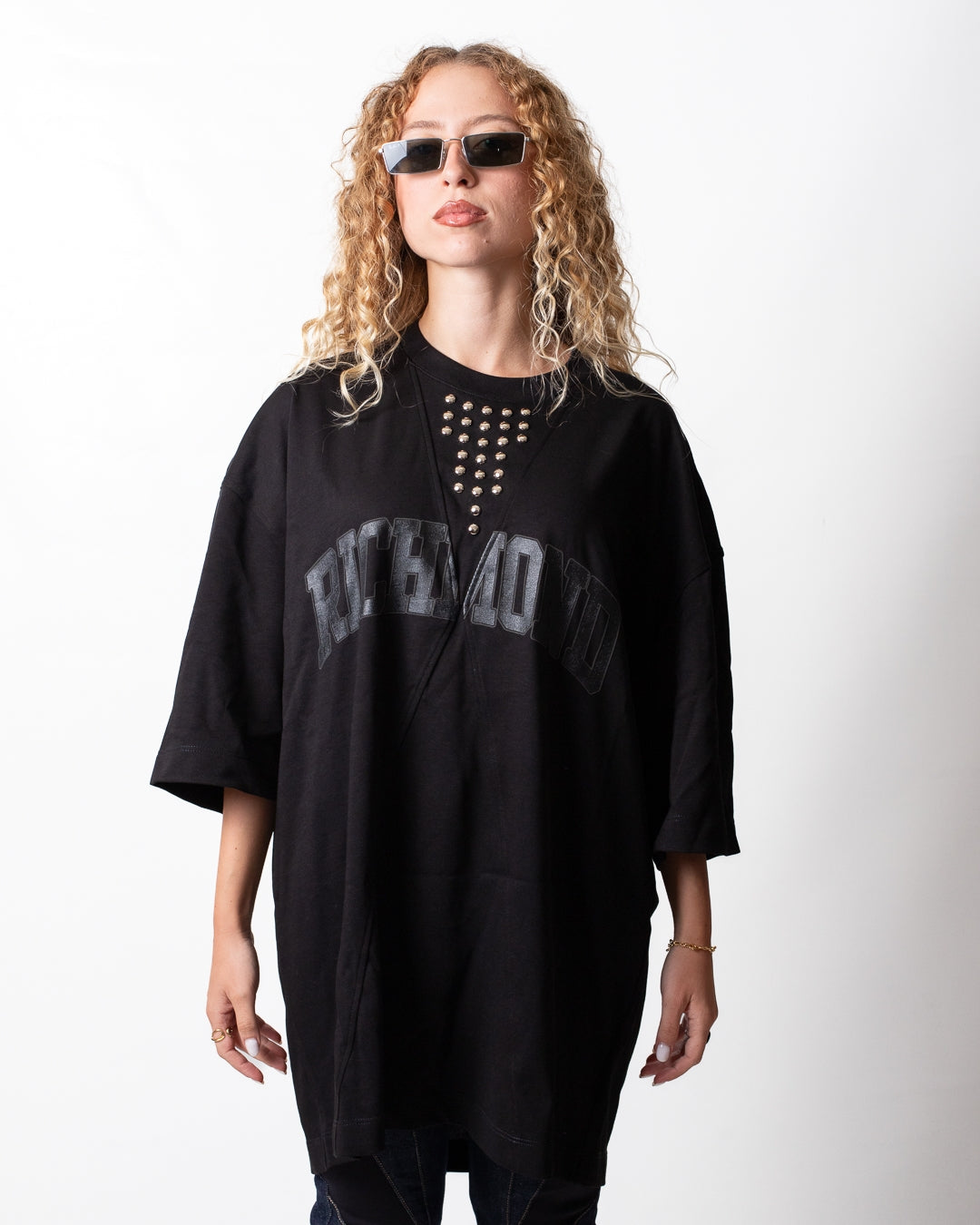 T-Shirt John Richmond over con logo e borchie donna