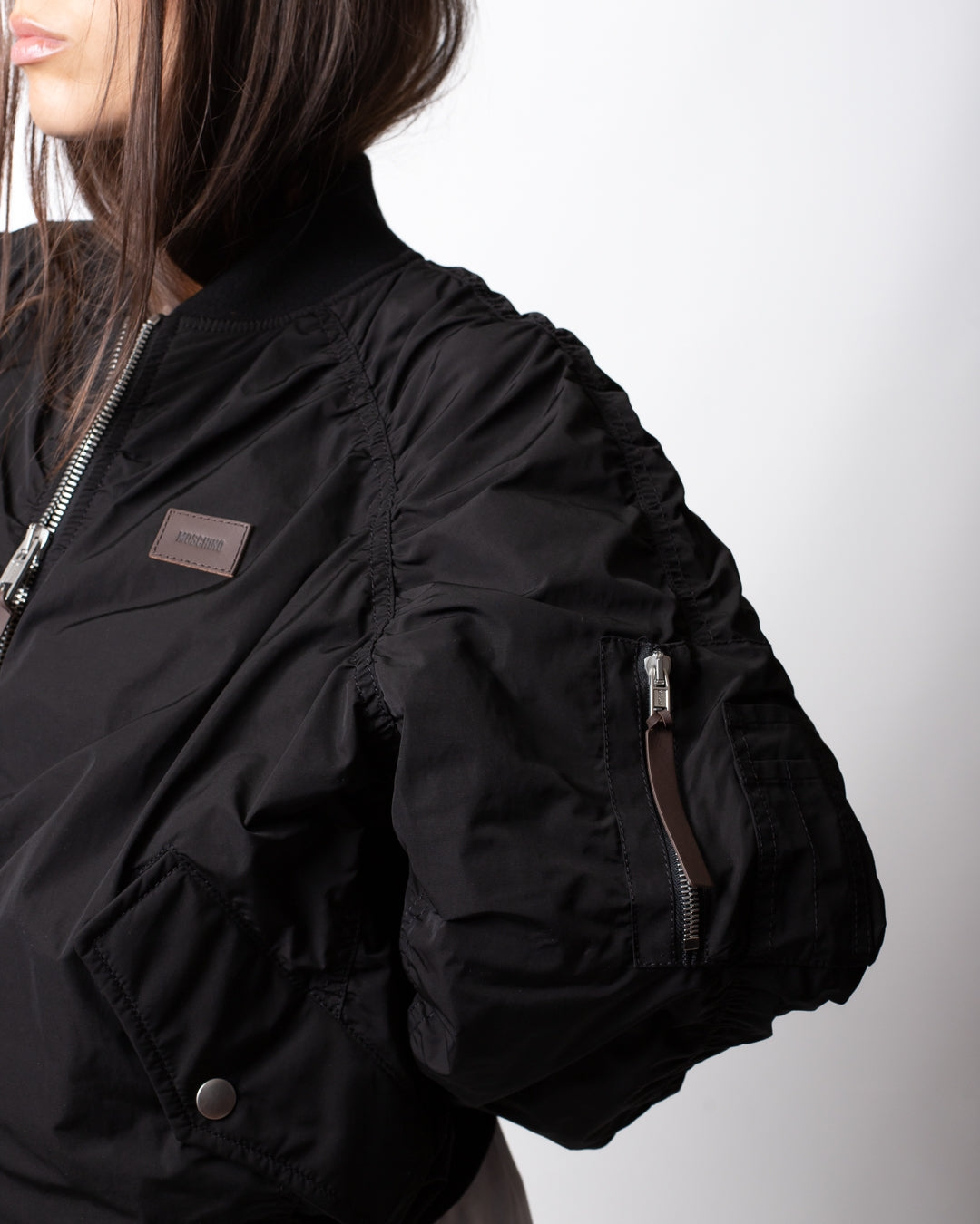 Giubbotto Moschino modello bomber con patch logata