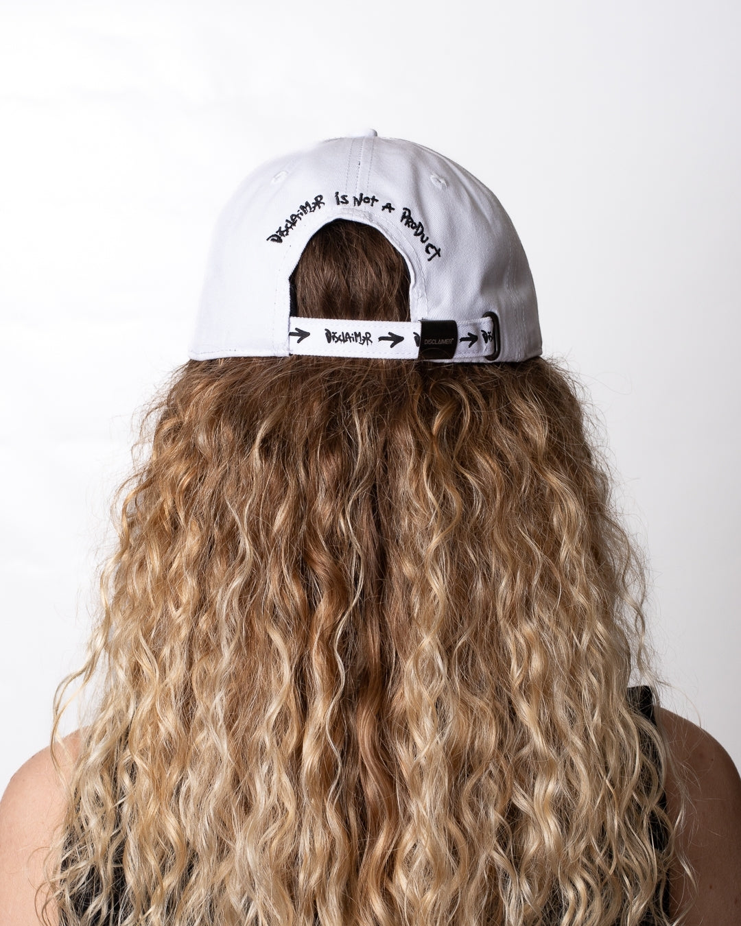 Cappello Disclaimer con visiera e logo in rilievo