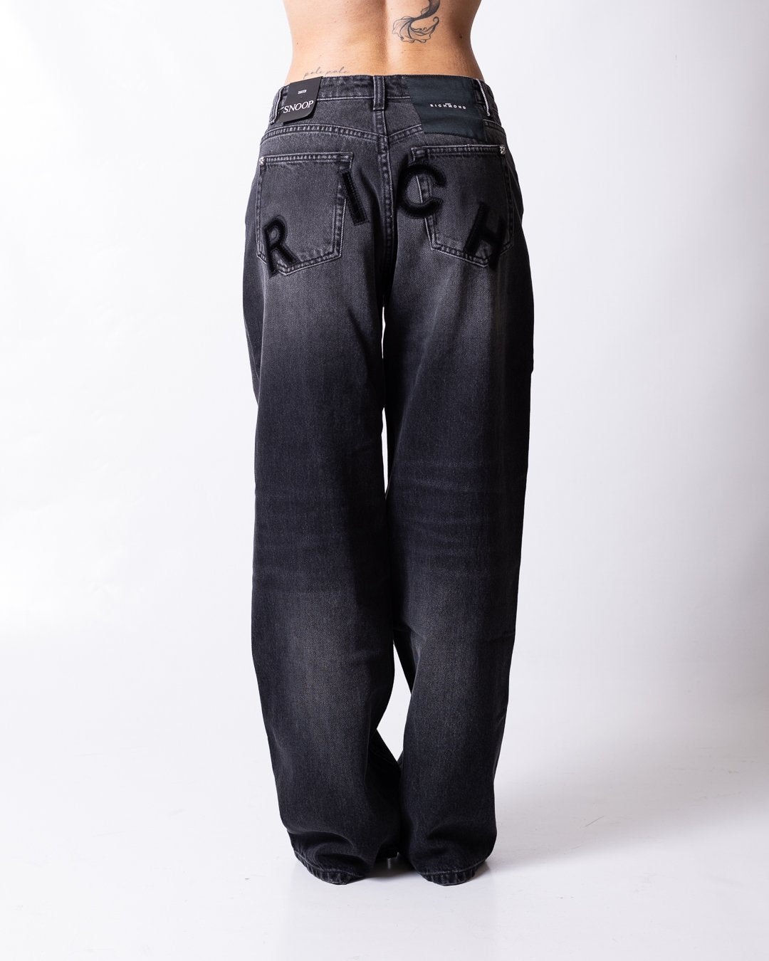 Jeans John Richmond con logo patch "Rich" in velluto