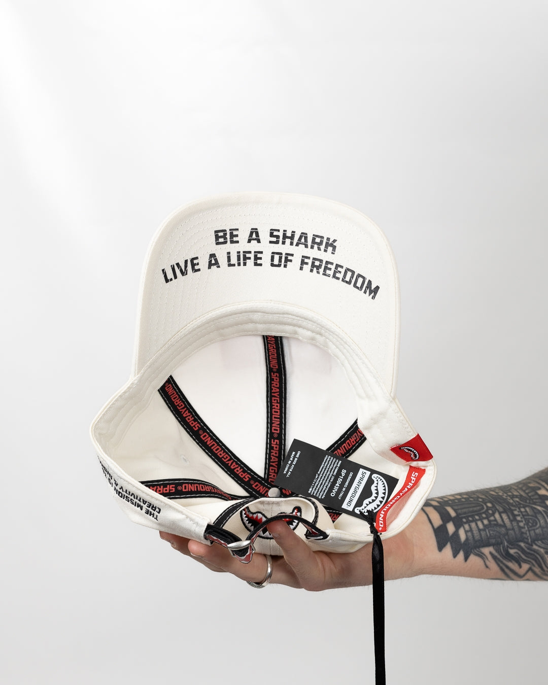 Cappello Sprayground con patch logata
