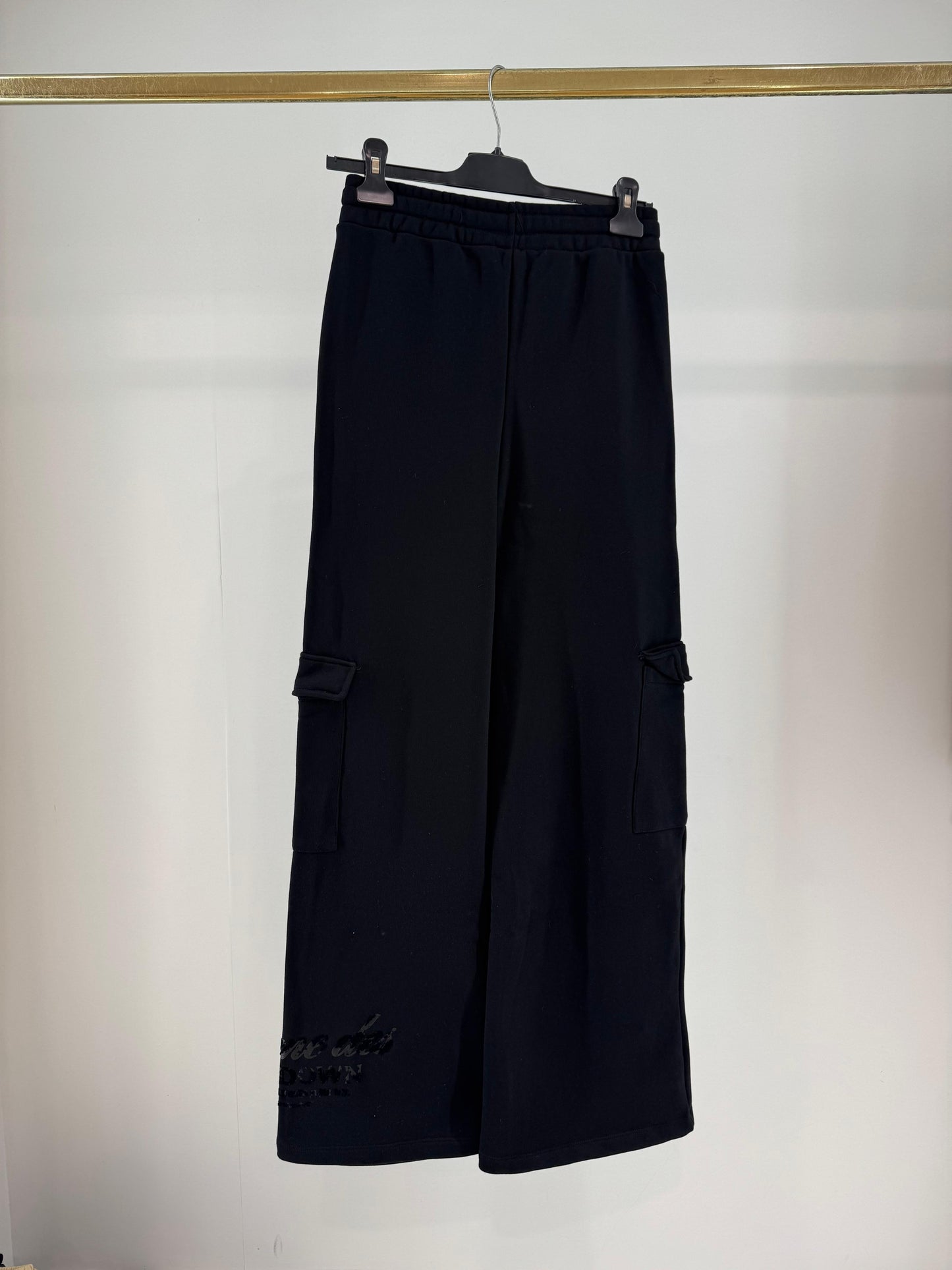 Pantalone Comme des Fuckdown cargo in felpa con stampa in rilievo donna