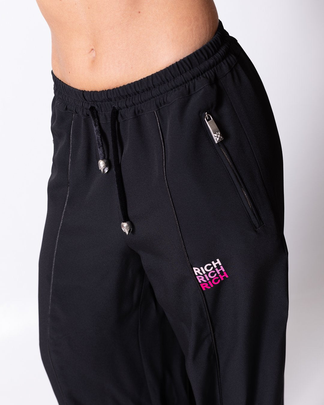 Pantalone John Richmond con logo in velluto applicato
