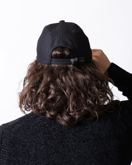 Cappello Just Cavalli in lana ed ecopelle con visiera e logo in rilievo