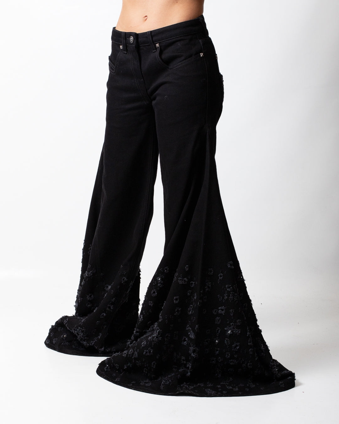 Jeans John Richmond a gamba larga con strappi e logo patch donna