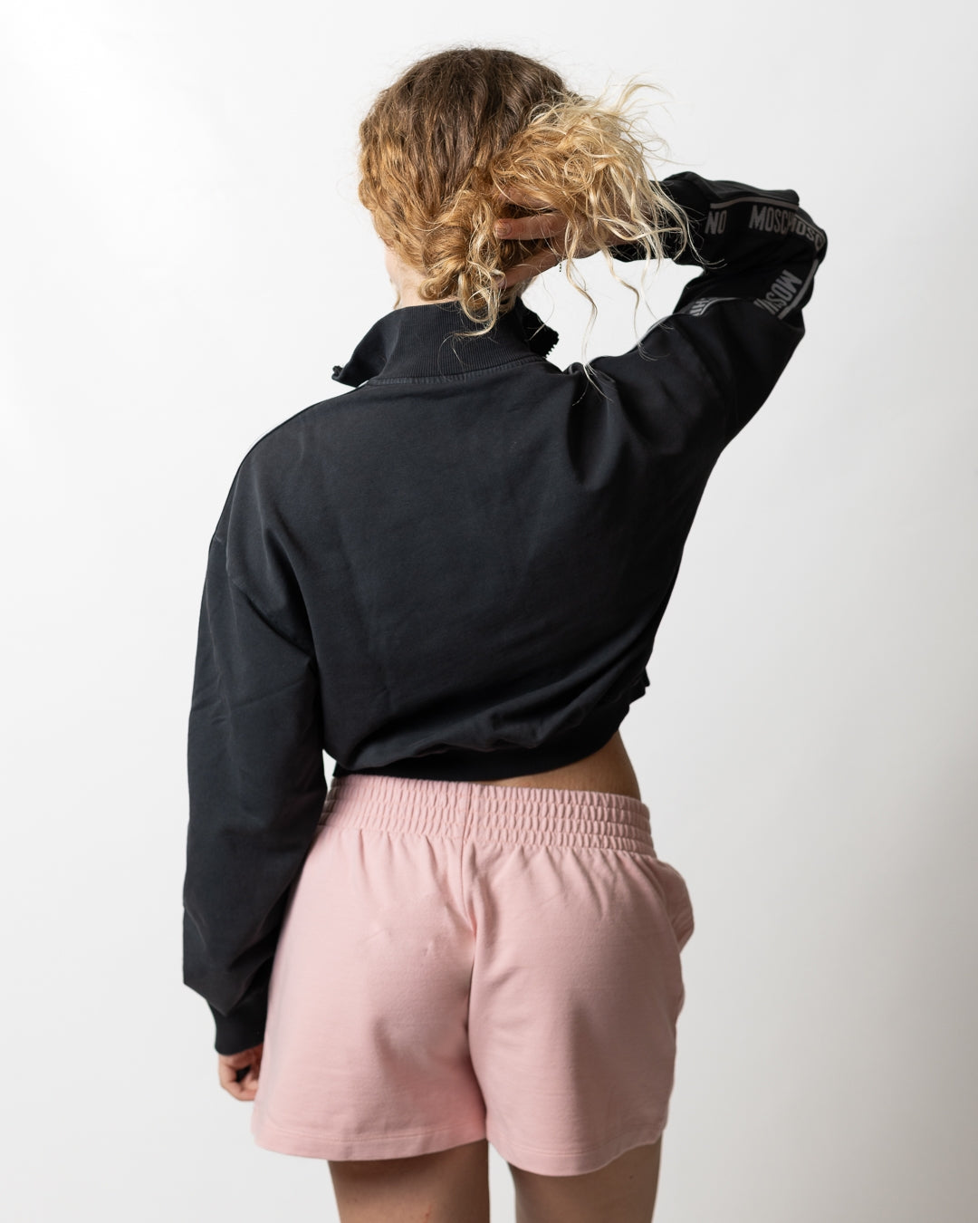 Felpa Moschino Active cropped mezza zip con bande logate donna
