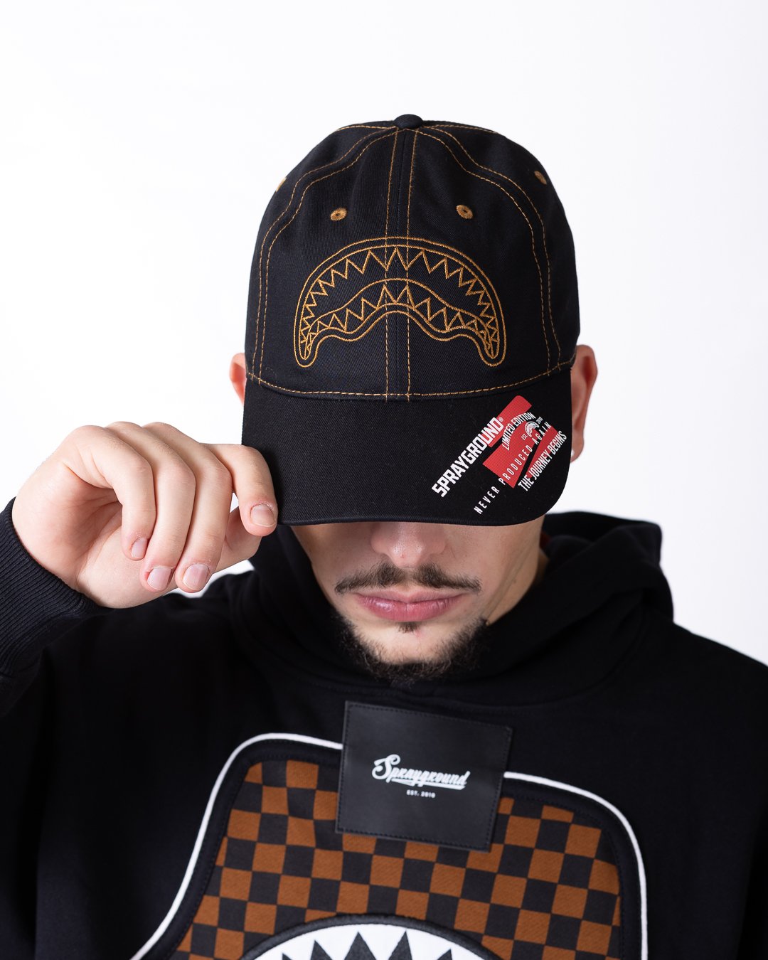 Cappello Sprayground con visiera, logo ricamato a contrasto e logo stampato