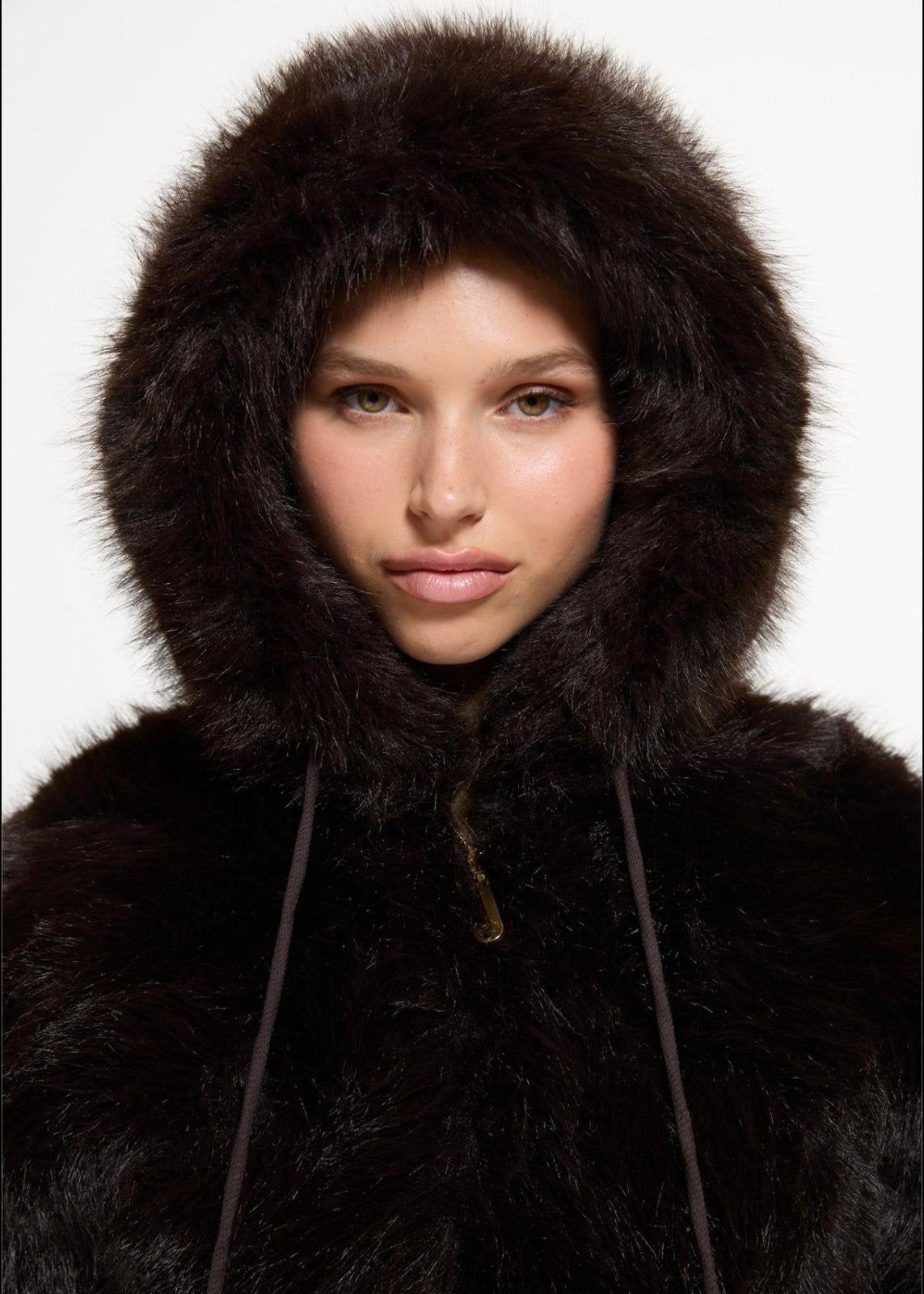 Eco pelliccia Juicy Couture con cappuccio e pompon