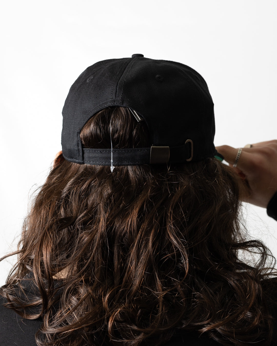 Cappello Comme des Fuckdown con visiera e ricamo