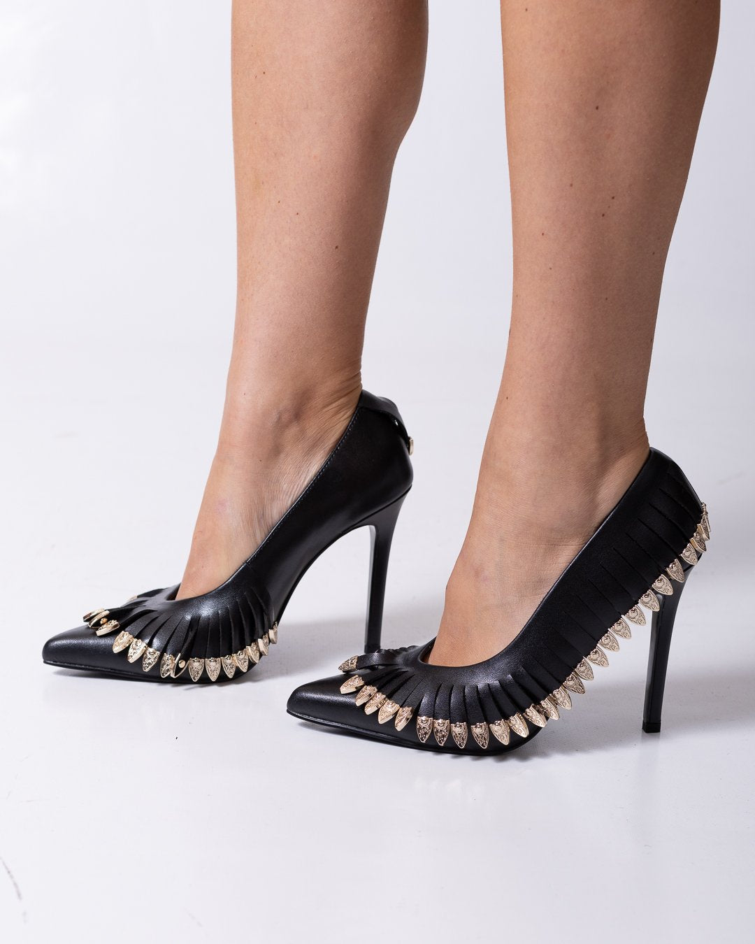 Tacchi Just Cavalli in pelle con frange e dettagli metallici oro