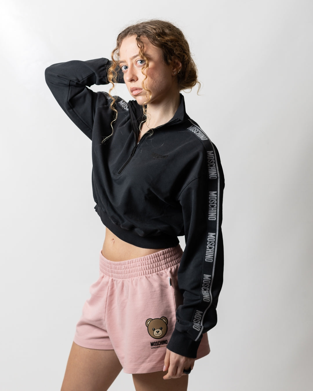 Felpa Moschino Active cropped mezza zip con bande logate donna