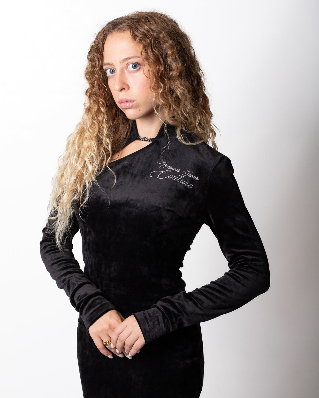 Abito Versace Jeans Couture in velluto con logo in strass donna