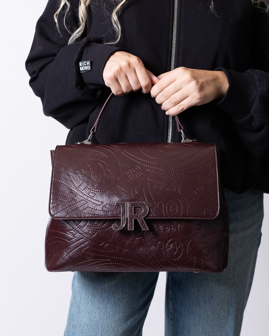 Borsa John Richmond con logo "JR" in pelle dalla finitura lucida e grafica in ricamo