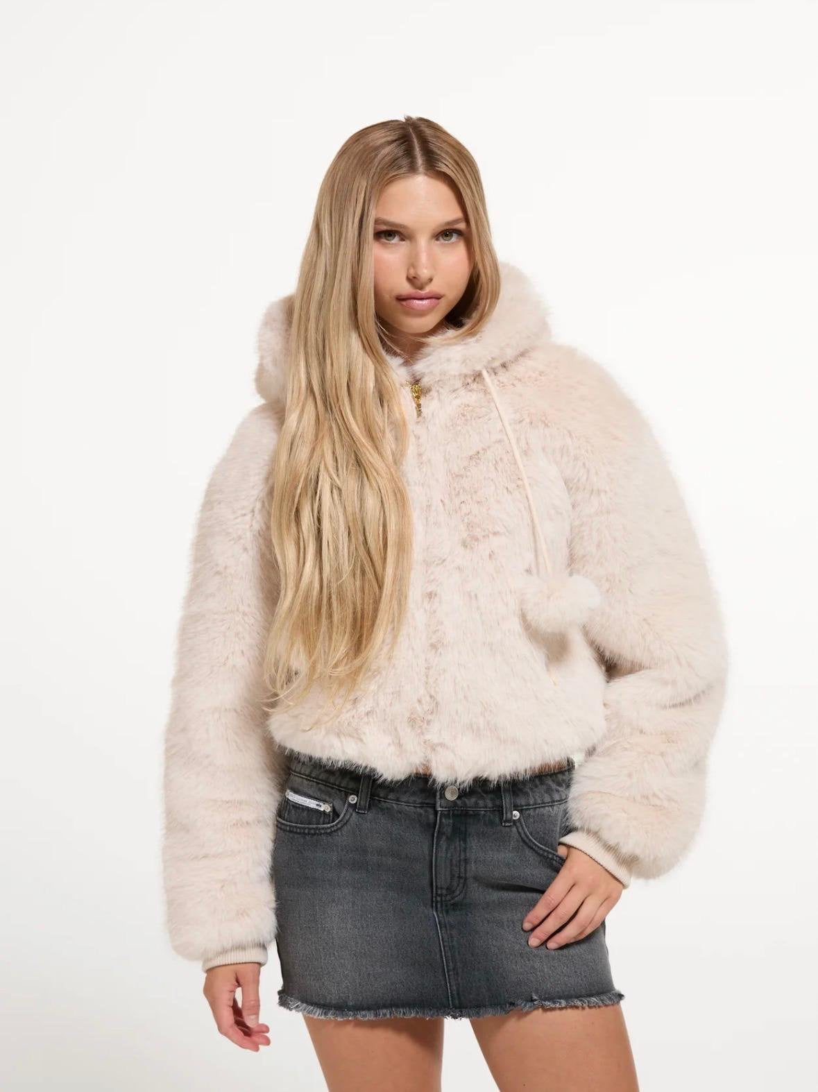 Eco pelliccia Juicy Couture con cappuccio e pompon