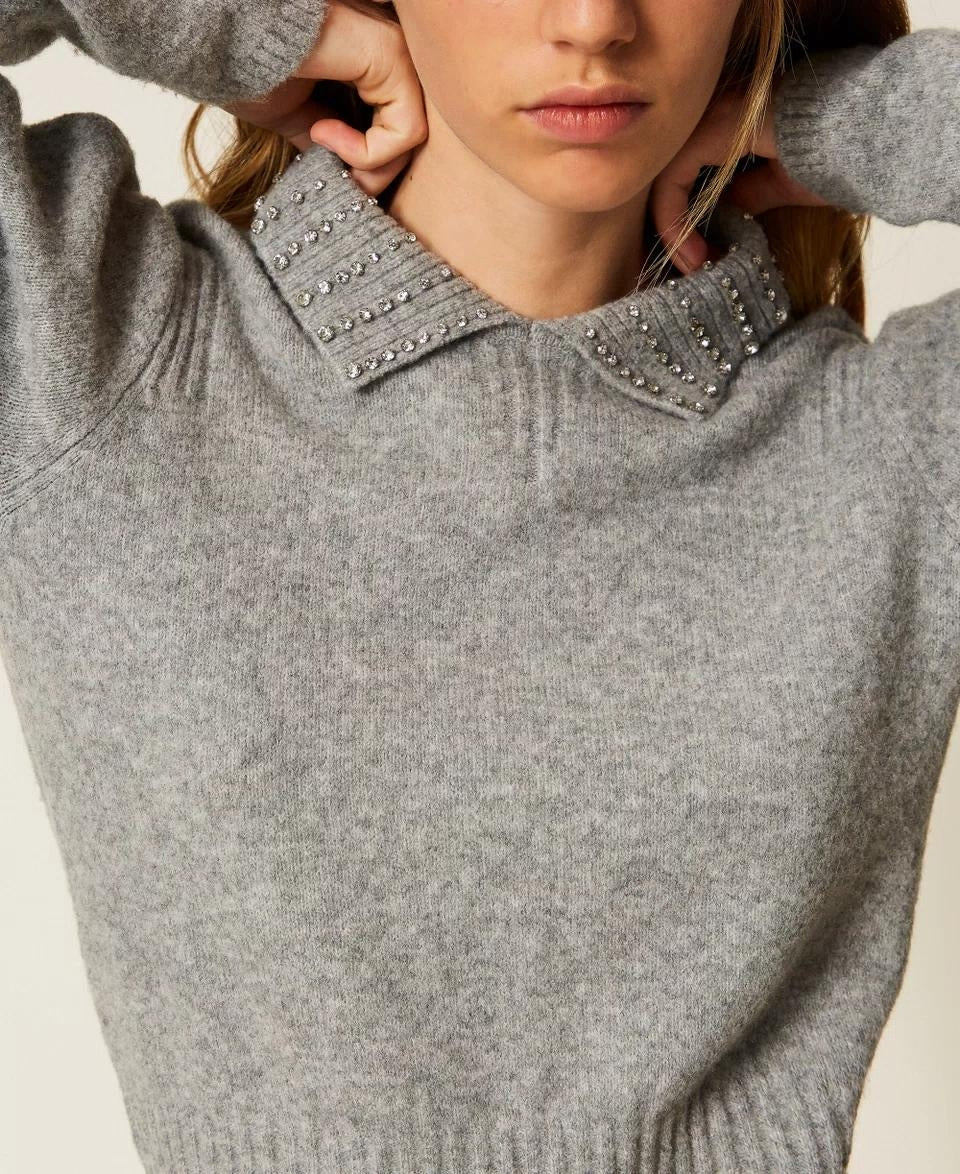 Maglia Twinset Actitude con colletto e gioielli donna