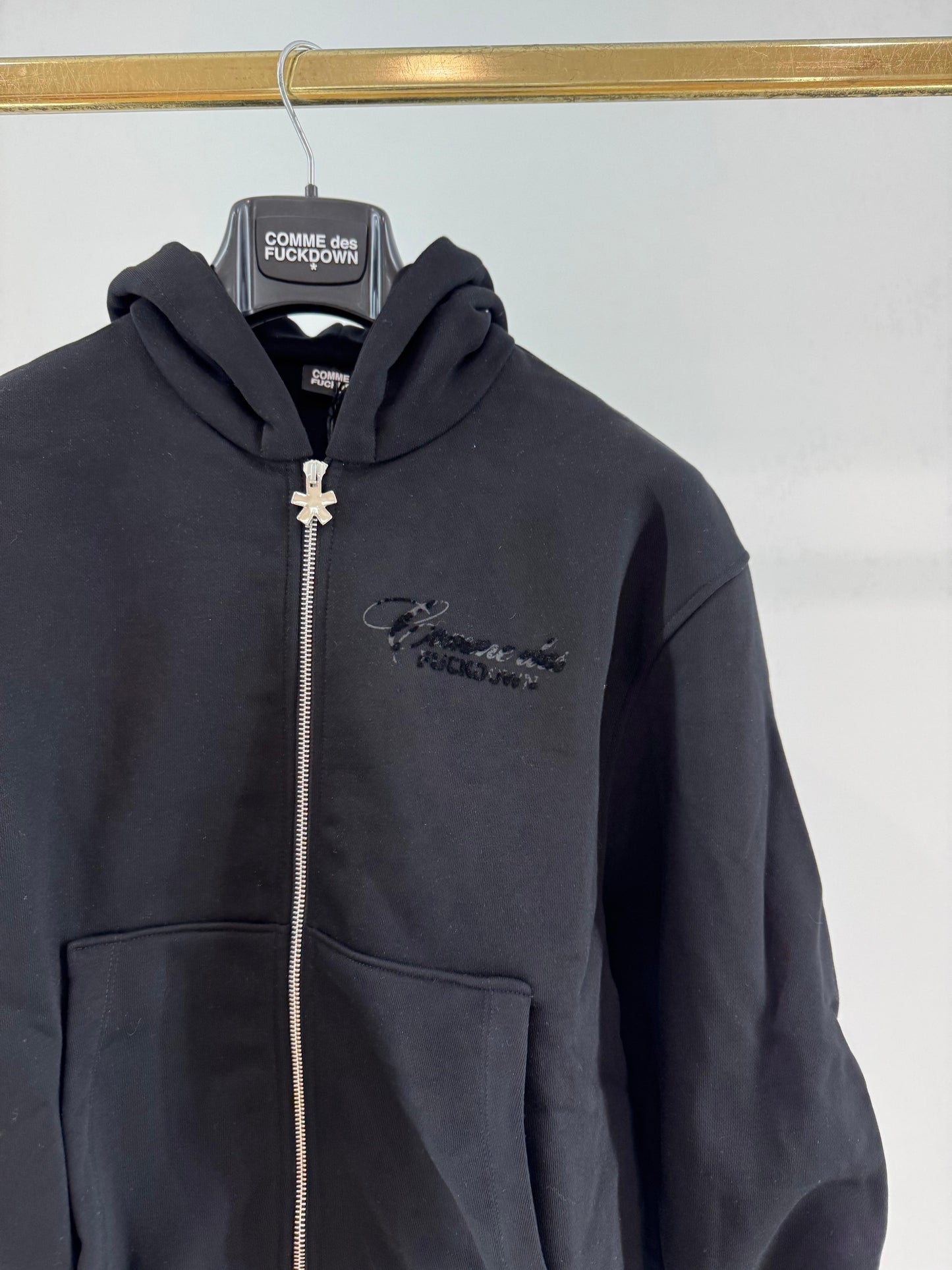 Felpa Comme des Fuckdown fullzip con cappuccio e logo in rilievo donna