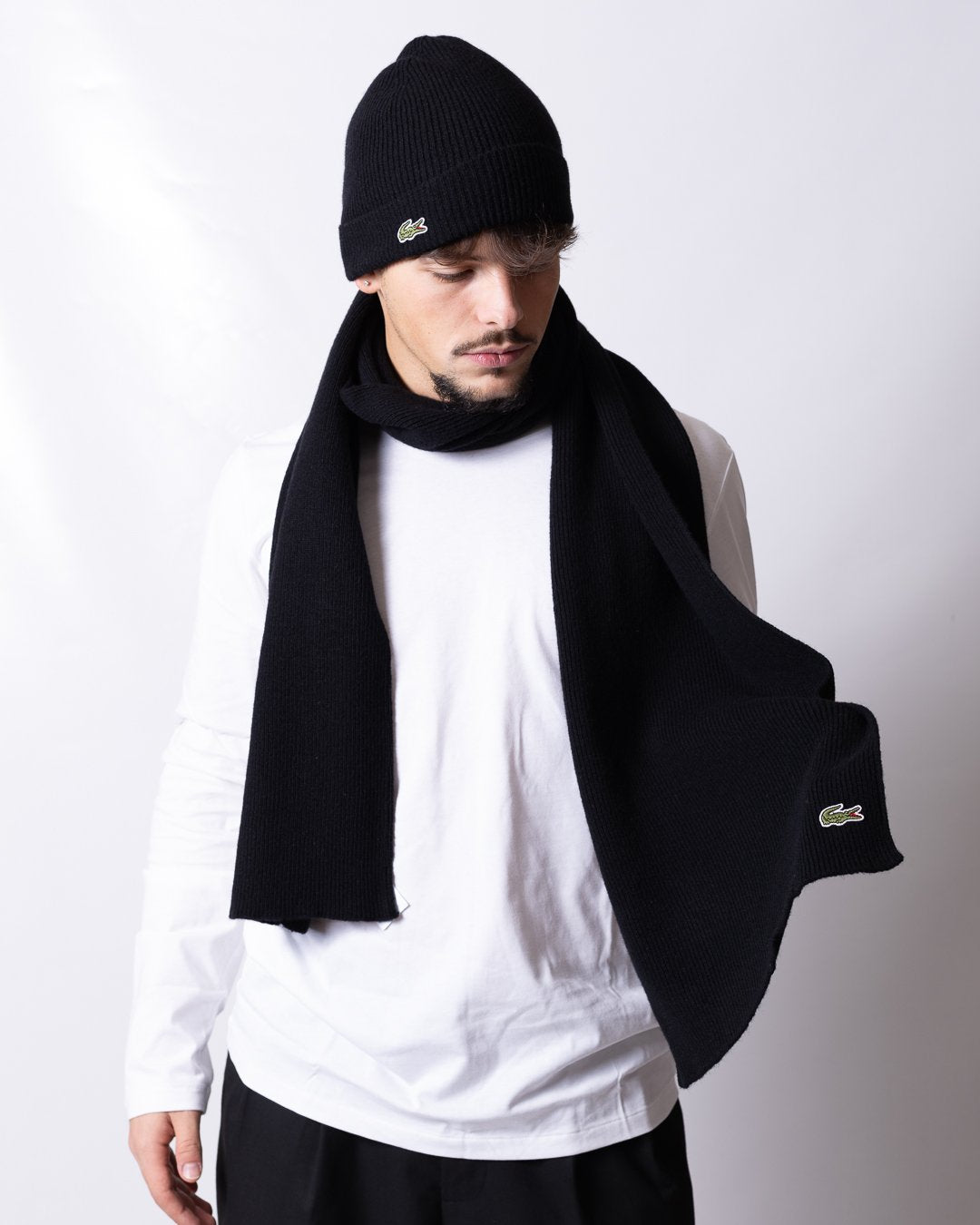 Sciarpa e cappello Lacoste in misto lana con costine
