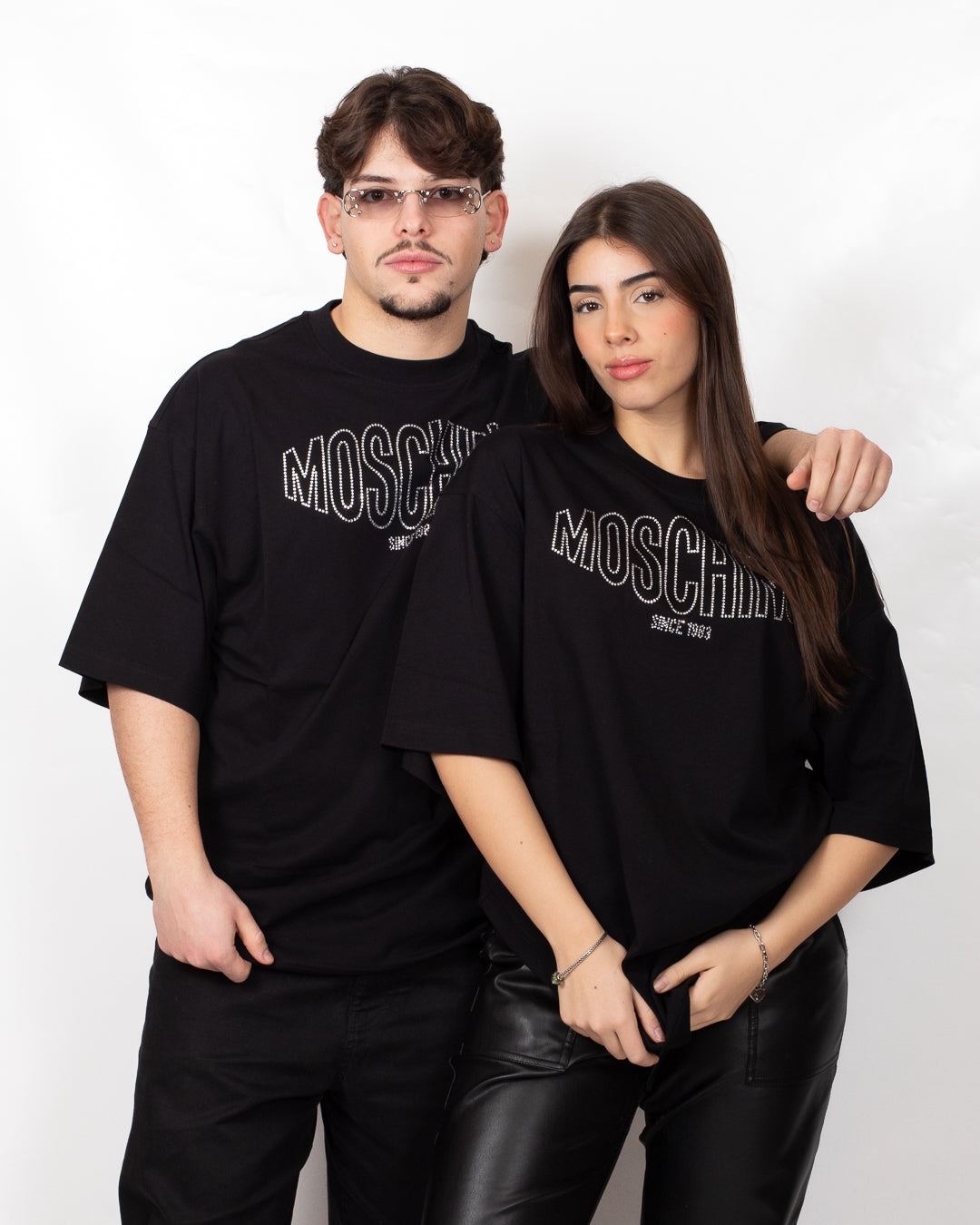 T-Shirt Moschino con logo strass 
