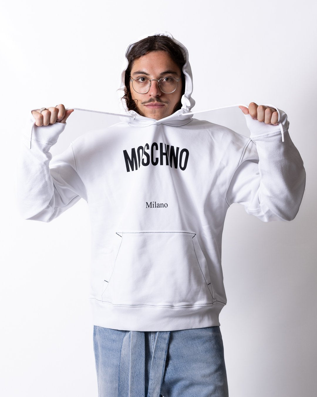 Felpa Moschino con cappuccio e cuciture a contrasto uomo