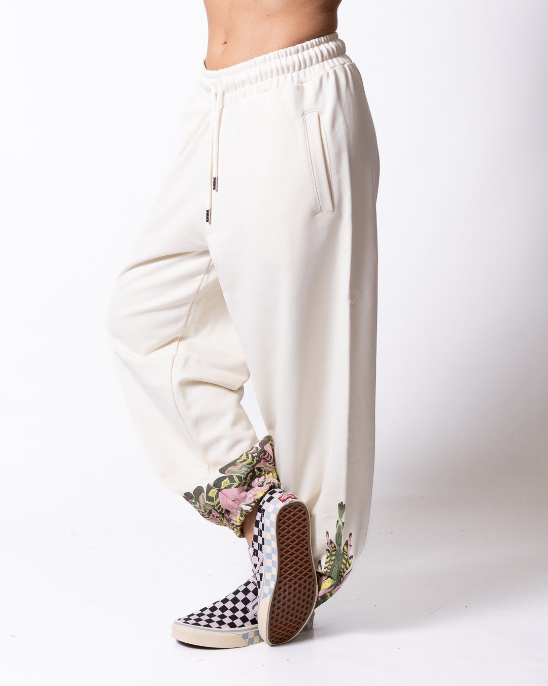 Pantalone County of Milan con grafica ali donna