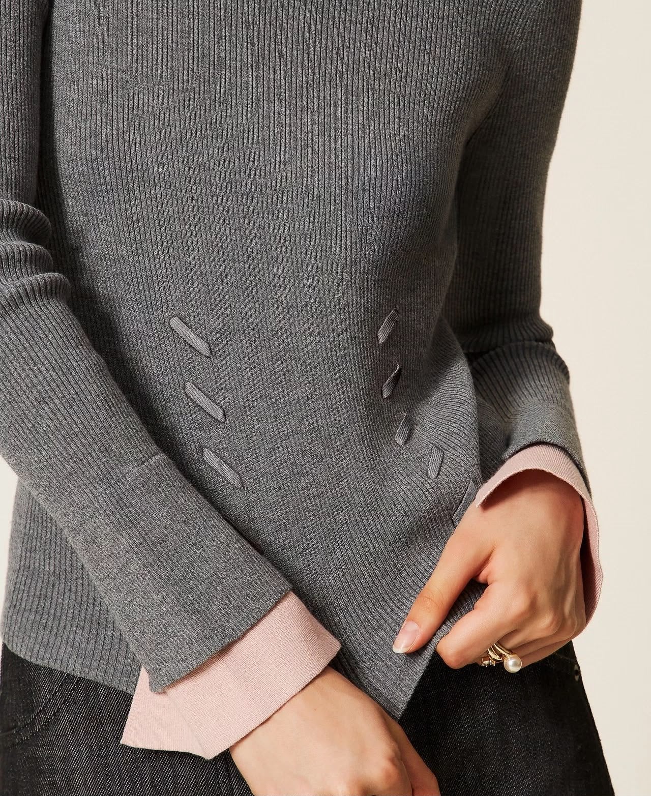 Maglia Twinset Actitude in costina con polsini a contrasto donna