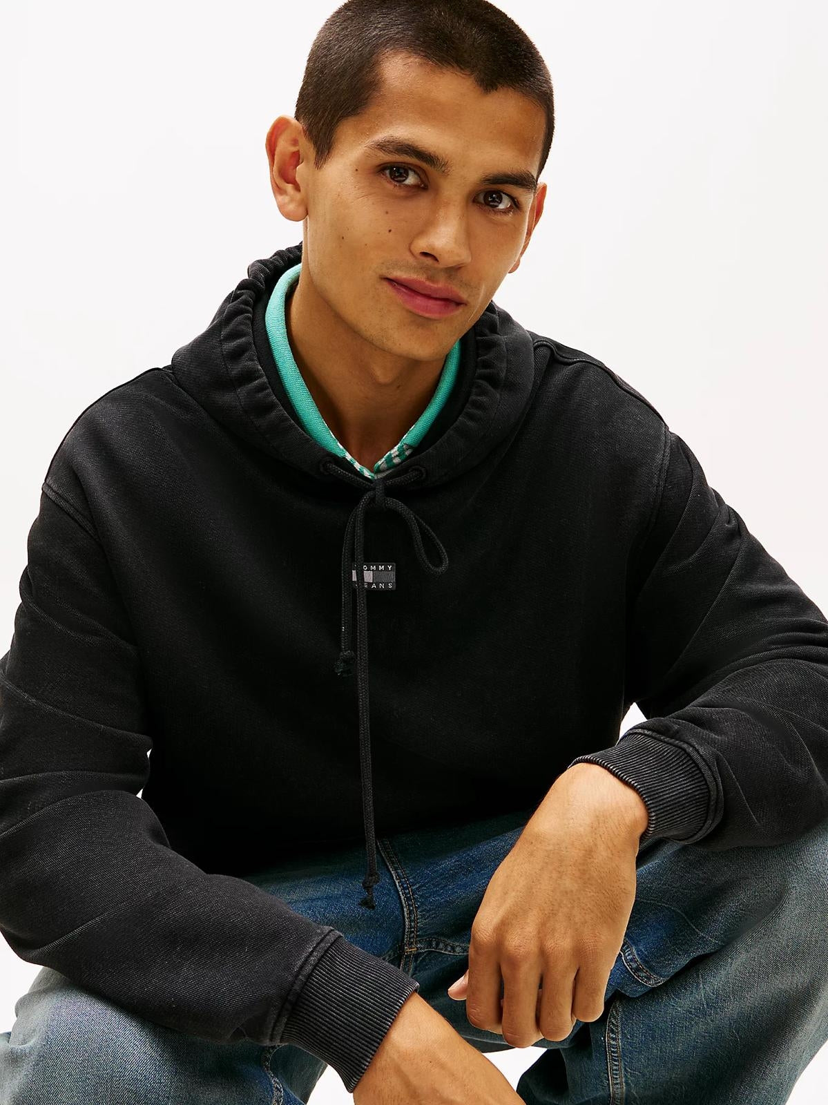 Felpa Tommy Jeans con cappuccio "Overdyed Flag" uomo