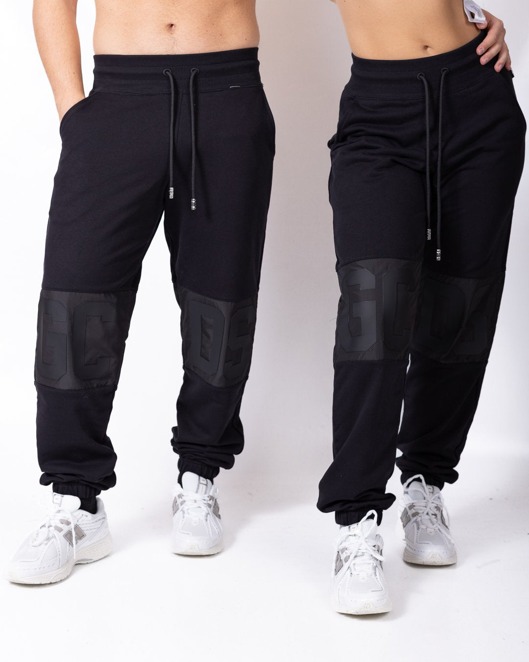 Pantalone GCDS mix di tessuti con logo gommato in rilievo
