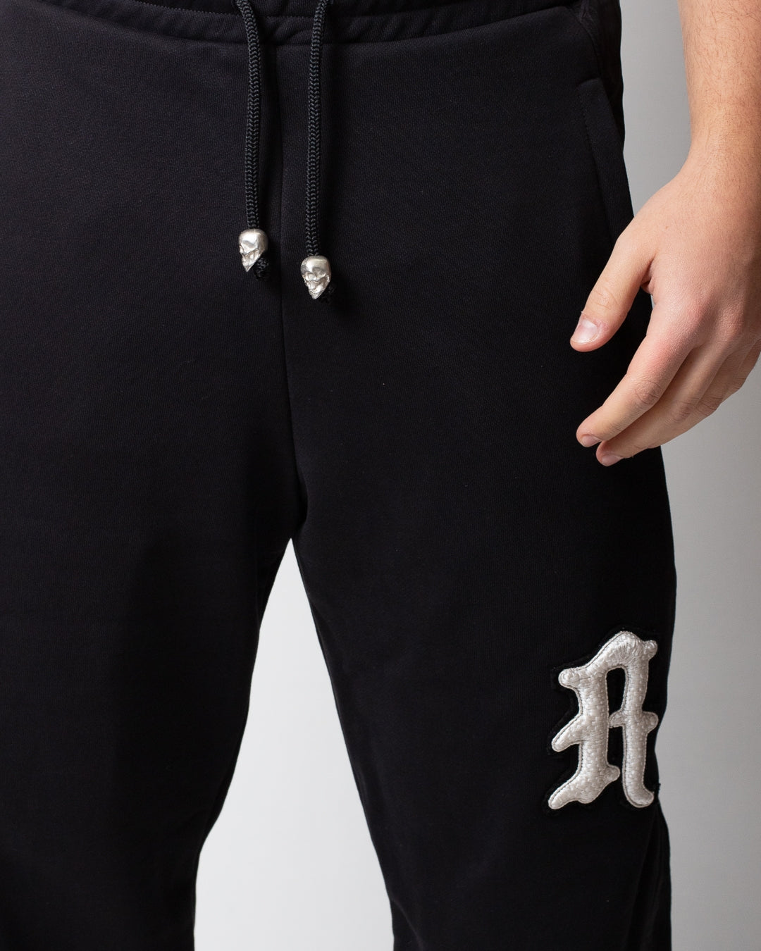 Pantalone John Richmond in felpa con ricamo e dettagli jacquard uomo