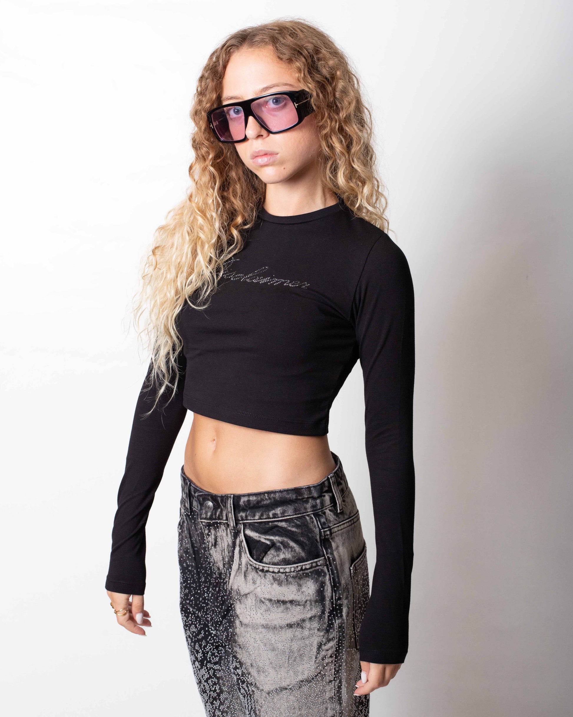 Maglia Disclaimer cropped con logo signature donna