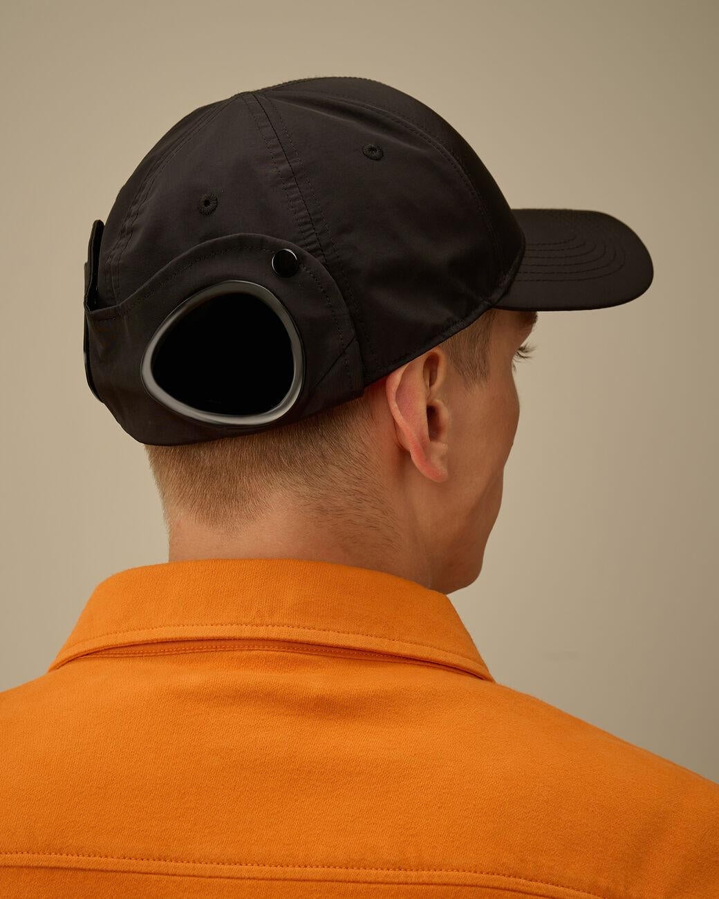 Cappello C.P. Company in nylon con lenti