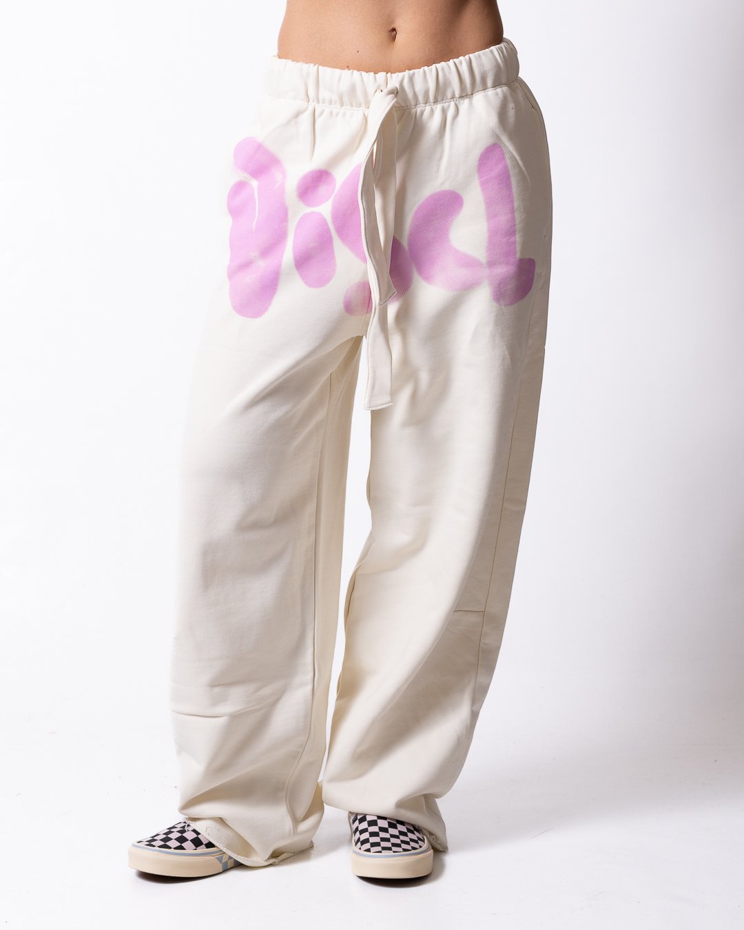 Pantalone Disclaimer con grafica "Disclaimer" stampata fronte-retro