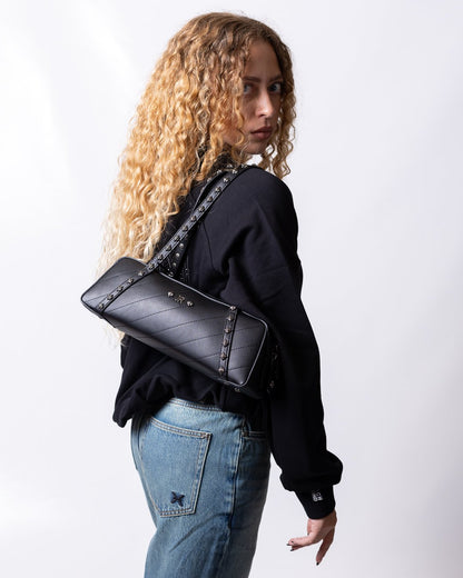 Borsa John Richmond con logo "JR" e borchie