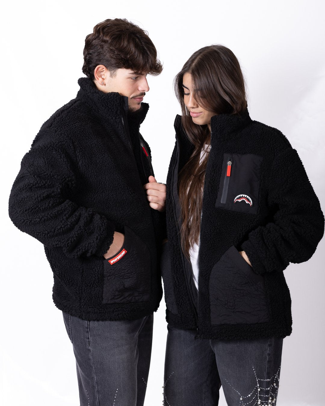 Giubbotto Sprayground teddy full zip con loghi in rilievo