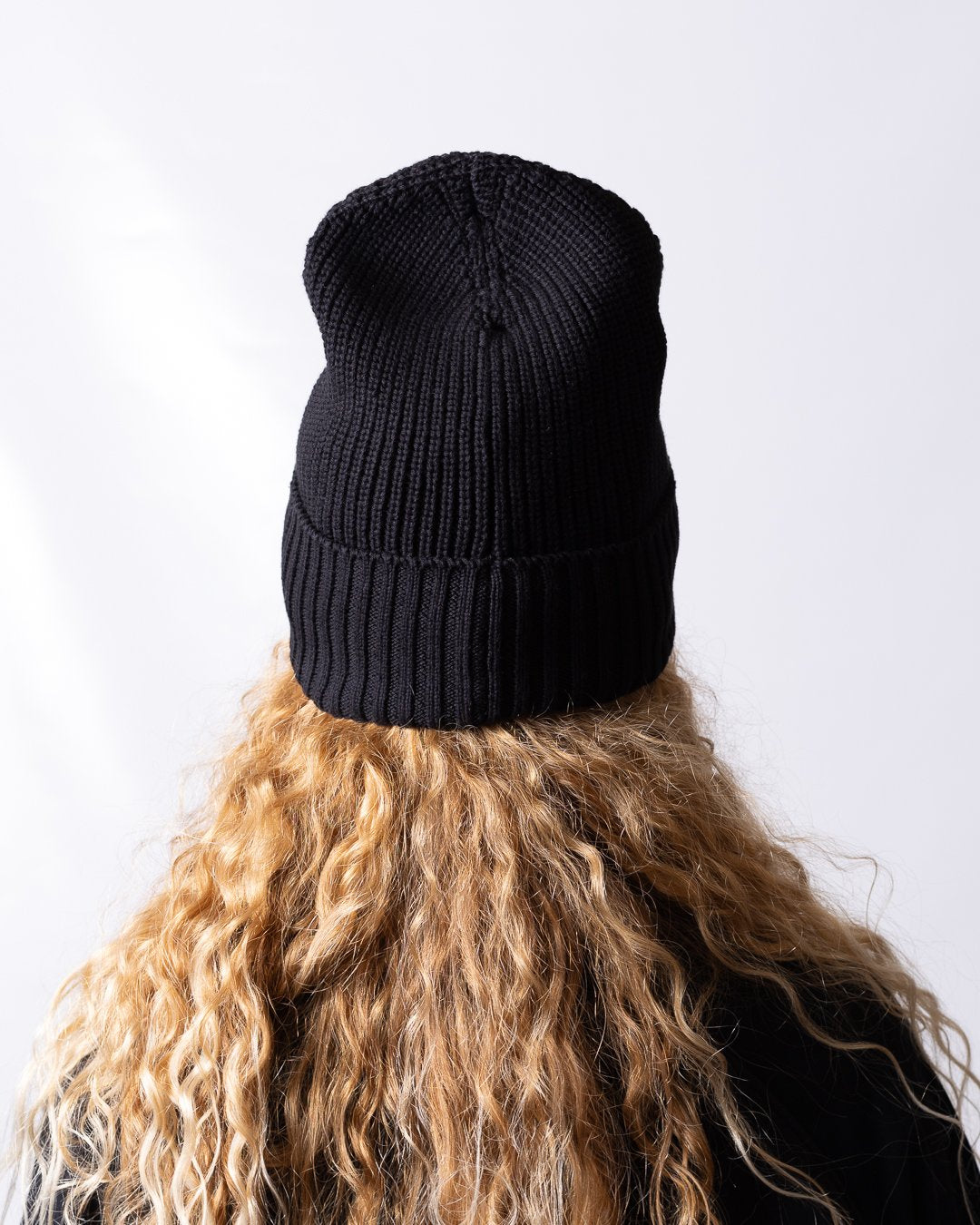 Cappello Disclaimer con risvolto e logo ricamato