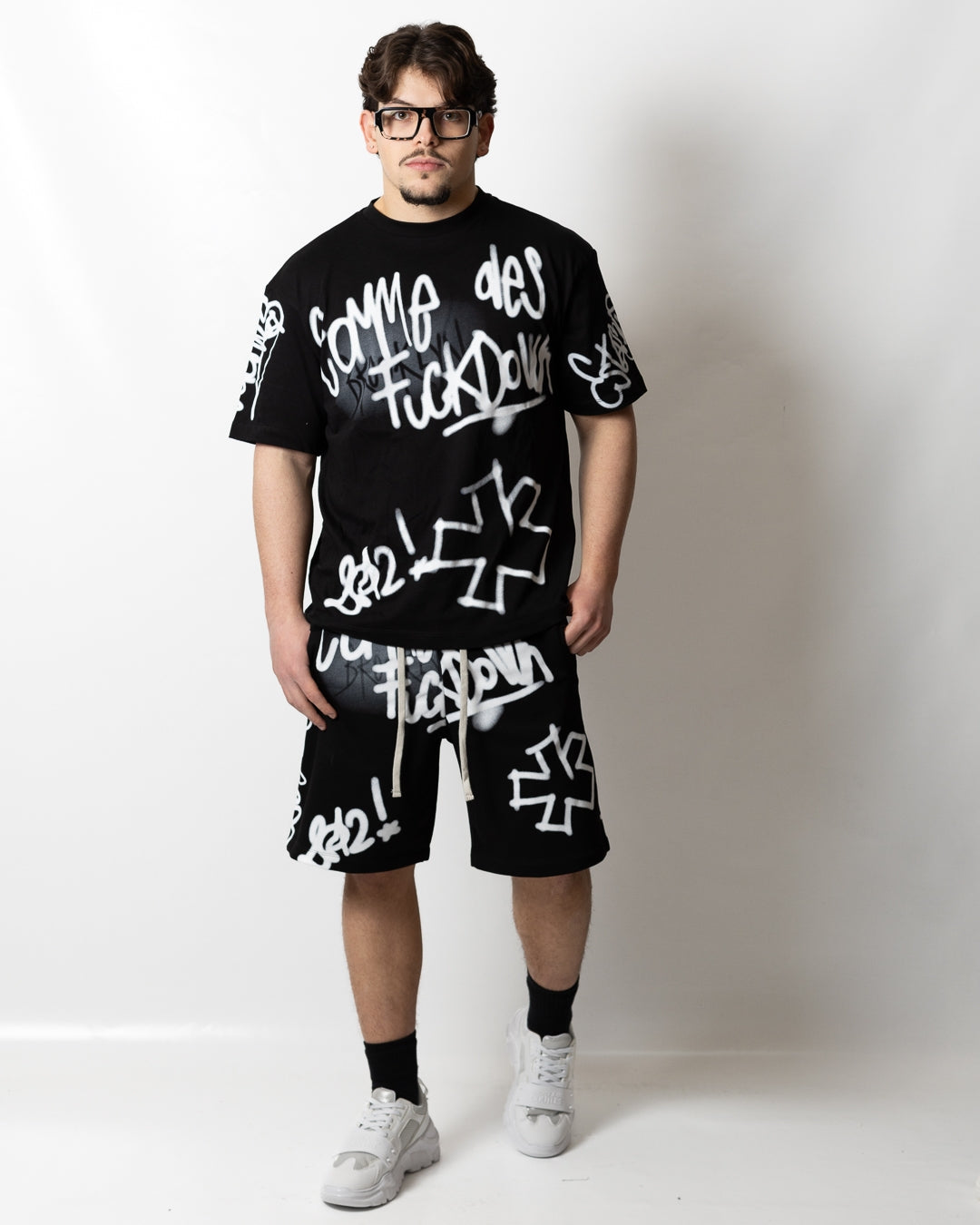 T-Shirt Comme des Fuckdown con stampa spray uomo